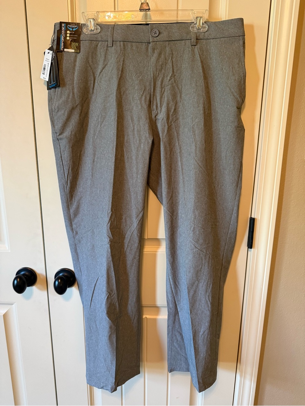 Roundtree & Yorke Men’s Dress Pants in Gray